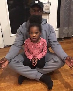 When your uncle teaches you how to chant Om! 🕉🙏 Get the kids involved in your yoga practice with our guide here 👉 https://buff.ly/2z0kMdk 🎥 zoeesl | impact.me