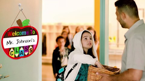 Personalized Welcome Sign for Classroom Door Decorations - Teacher Name Sign Apple-shape Welcome to Our Classroom Door Hanging Back to School Teacher Supplies