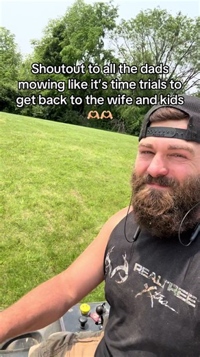 Sundays come with a constant dark cloud looming, we all know tomorrow is Monday. Yall mowing lole this are the real MVP- ladies send this to your man if you know he does this!! #limblossboss #dreamteamprosthetics #myleglesslife #sundayscaries