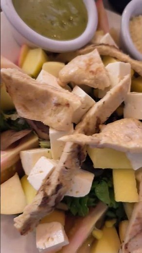 ensalada vegetariana con pollo 🐓 verduras queso