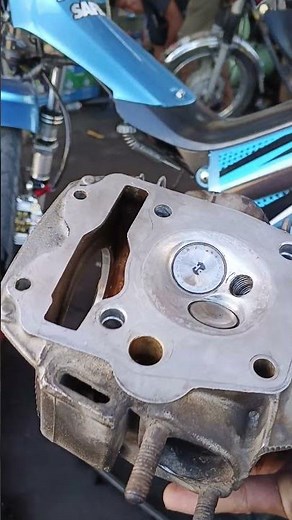 XRM 125 cylinder head port and lighten valve intake exhaust @rdworksideas