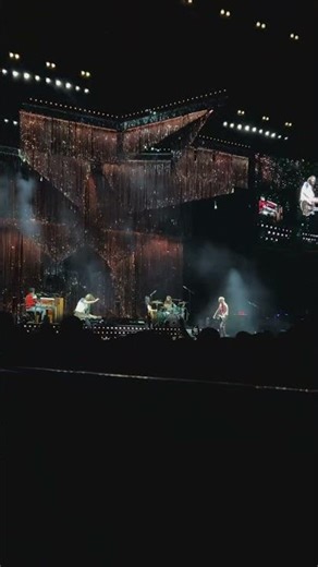 Wolf Alice - How Can I Make it OK? - LIVE The O2 Arena 02.12.25 #wolfalice #live #music #rock