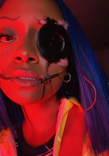 Other Coraline cosplay — Other Mother button sewing idea