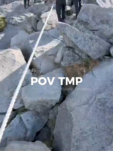 SPECIAL FOOTAGE dari POV TMP. This moment akan menjadi sejarah yang sangat2 bermakna akan datang nanti. Saat dimana Tengku Mahkota Pahang berjaya menawan Gunung Kinabalu bersama Tim TMP dan Tim PASKAU. Terima Kasih kepada semua Pasukan sahabat yang membantu sepanjang dalam Ekspidisi Mahkota Borneo ini, dari sekecil dakwat pen sehinggalah sebesar-besar pentadbiran. Alhamdulillah. Patik tak terkata tuanku, apa yang patik boleh cakap