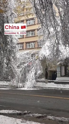 November 6, 2025 Urumqi, China On November 6, Urumqi, the capital of China’s Xinjiang Uyghur Autonomous Region, saw a record-breaking 35.6 millimeters of rainfall in one day, the highest amount ever recorded for November. According to the regional meteorological administration, a snowstorm has blanketed much of northwest China, bringing heavy snowfall and rain to 538 weather stations in Xinjiang. Blizzard conditions were recorded in 77 districts, including Urumqi and the Ili Kazakh Autonomous Pr