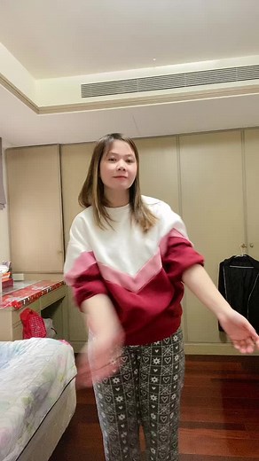 Sweet sweet bumble bee Tuturu taba na tuturu taba na🎶😂ah iba ata lyrics nito 🙄😆😆