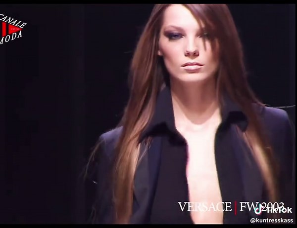 Top Fashion Moments from Versace Fall/Winter 2003