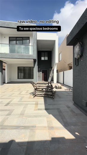 4 Bedrooms Luxury House for Sale in East Legon