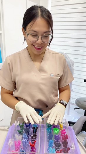 So many rubber colors to choose from! Here are our recommendations 🩶 Save this post for your next braces adjustment! We offer the lowest braces installment! Just message us to inquire 🩶🤝🏻 FULL DENTAL SERVICES OFFERED: * Oral Prophylaxis (cleaning) * Tooth Extraction * Restoration (filling/pasta) * Root Canal Treatment (RCT) * Whitening * Fixed Bridges * Jacket Crowns * Dental Veneers * Partial/ Full Dentures * Orthodontic Treatment/Braces/Clear Aligners 🦷🦷🦷🦷🦷 For inquiries or appointmen