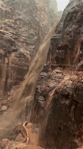 Through ingenious engineering, the Nabataeans protected Petra from floods — carving channels, dams, and reservoirs that turned the desert’s danger into a source of life: 😍🇯🇴 #Petra #Jordan #VisitJordan #TravelJordan #DiscoverJordan #ExploreJordan #JordanHeritage #AncientEngineering #Nabataeans #PetraWonder #TravelGoals #DesertMagic #MiddleEastTravel #AdventureTravel #WorldHeritage #ArchaeologyLovers #HistoryTravel #PetraJordan #JordanTourism #WondersOfTheWorld #HiddenTreasure #TravelAddict #E