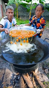 Thử Thách Làm Chảo Cơm Rang Trứng Khổng Lồ | Bà Tân Vlog