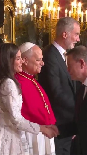 Las miradas de control que Letizia le dirige a su hija la infanta Sofía