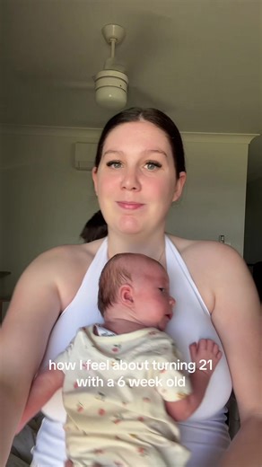 dw her head and neck her fine with how i was holding her #21 #youngmum #birthday #fyp