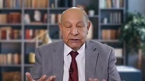 ¿Sabes cuál es la diferencia entre conocimiento y sabiduría? El conocimiento te dice qué hacer, pero la sabiduría te dice cuándo y cómo hacerlo. Puedes tener mucha información pero sin sabiduría divina seguirás tomando decisiones equivocadas. Necesitas la sabiduría que solo Dios puede dar para todas las áreas de tu vida. Ver más: https://youtu.be/gGJIKRQoZv4 | Alejandro Bullón