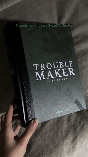 Laura Swan: Collecting Elegance in Literature