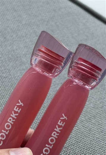 nama nya juga cewe, bakalan super hati2 kalau lip product nya masih baru 😆 #COLORKEYID #COLORKEY #MinKeyTips #rayakankepulangan