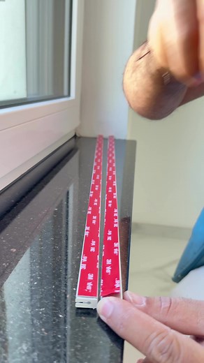 Plissee ohne Bohren – Jetzt in der Farbe Violett! ✨ Du suchst nach einem stilvollen Sicht- und Sonnenschutz ohne großen Aufwand? Unser Plissee mit 3M-Klebeband lässt sich ohne Bohren direkt am Fensterrahmen anbringen! 💜 ✔️ Einfache Montage ohne Bohren oder Schrauben ✔️ Starker Halt dank 3M-Klebetechnologie ✔️ Eleganter Violett-Stoff – modern und stilvoll ✔️ Angenehme Lichtdurchlässigkeit ✔️ Individuell auf Maß erhältlich 📦 europaweit 🛒 Jetzt bestellen und dein Zuhause verschönern!