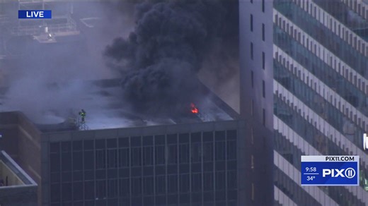 Fire on NYC building sends smoke billowing in Midtown