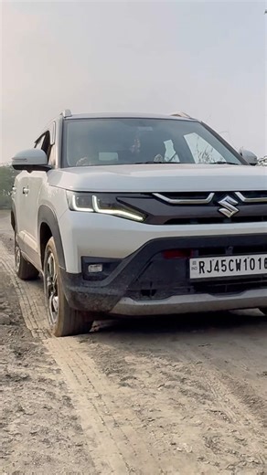 Brezza is very easy to drive 👍#youtubeshorts #shorts #ytshorts #shortvideo #shortvideo #youtube