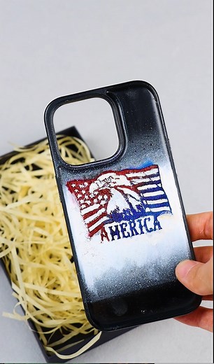 🇺🇸 Unapologetically American 🇺🇸 😮Scratched your mobile phone shell by accident? Simply recycling waste like this! 📱This striking phone case features a fierce bald eagle and the stars and stripes in a powerful red, white, and blue design. 💯Whether it's for celebrating Flag Day, or everyday pride, this case is a statement piece you can carry everywhere. 👉Ready to fly high with your phone's new look? Check our bio link to create yours right now! #acmerlaser #diyprojects #diydesigns #laseren