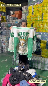 BASEBALL JACKET CODE: W29AB (Mixed A & B) 🧥 Balo hili lina 50kg, linaweza kutoa mpaka jaketi 85. Linauzwa 290,000 TZS, sawa na jaketi moja umenunua 3,411 TZS. Ukauza kwa wastani wa 6,000 mpaka 10,000 TZS, unaweza kutengeneza 360,000 TZS kwa balo moja. 📞 Mawasiliano: 0752037777 TUNAPATIKANA: 📍 Tanzania: Mnazi Mmoja Mtaa wa Sofia Kawawa & Keko Madawa – Temeke Dar es Salaam. #BaseballJacket #CollegeJacket #JacketZaMitumba #JacketZaBaridi #koti #BiasharaYaMitumba #NguoZaMitumba #FashionTz #facebo