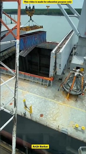 How to load big cargo ships in port #amazingfacts #science #technology #ship #facts #loading #farmer
