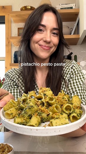 Pistachio Pesto Pasta 💚 Because pistachios are just as good in savory recipes! This vibrant and herby pasta uses pistachios in two different ways – first in some homemade pistachio & garlic breadcrumbs, and then in a delicious pistachio, basil, and parmesan pesto! Enjoy and follow @frommybowl for more seasonal and satisfying recipes 🍴 ✨For the Pasta: 8 ounces rigatoni 1 tablespoon kosher salt Fresh basil and parmesan, for garnish ✨For the Breadcrumbs: 1/4 cup roasted & salted pistachios* 1 tab