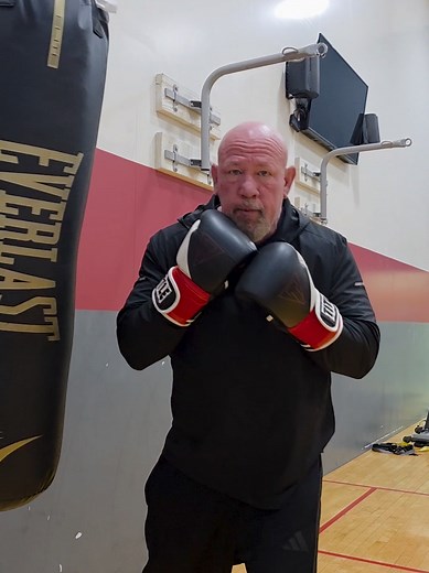 DON'T BE MECHANICAL,STAY LOOSE AND RELAXED!!! #boxing #boxingfundamentals #martialarts #heavybagworkout #miketyson When boxing it's important to stay loose and not be mechanical. When you tighten up it slows you down, telegraphs you more and tires you out more quickly. Breathing properly is critical for relaxing. And as always: repetition is key!!!