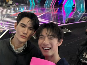 PoohPavel 噗噗演唱走过被拦帕维尔立马拍脑壳 TheWallSong