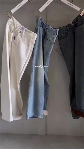 RMN (roomry.n รูมรี่เอ็น) on Instagram: "ถ้ายังไม่มีกางเกงที่ใช่สักตัว แนะนำให้เปิดใจสั่งรุ่น 𝙒𝙤𝙤𝙡 𝙟𝙚𝙖𝙣𝙨 ค่ะ กางเกงที่ทุกคนบอกว่าสวยมากกก แล้วได้เป็นกางเกงตัวโปรดใส่ประจำ 🙌🏻 ยอดขายเกิน 𝟮𝟬,𝟬𝟬𝟬 ตัว ! คะแนนเต็ม 𝟱 ดาว ! 𝙒𝙤𝙤𝙡 𝙟𝙚𝙖𝙣𝙨 กางเกงยีนส์ทระบอกบุขน ทรงสวยมากๆ ทรงกระบอกที่ถูกต้อง งานสวย ตัดเย็บอย่างดี ดีเทล ผ้าขนนุ่มๆด้านใน แนะนำมากๆรุ่นนี้ควรมี ควรต้องมีติดตู้ * ผ้ายืดหยุ่น ทรงเอวสูง ยืดเพิ่มได้อีกเกือบ 𝟭 นิ้ว นุ่มมาก* เช่น ลูกค้าเอว 𝟮𝟱“ ต้องการใส่เป็นเอวสูง แนะนำ 𝙨