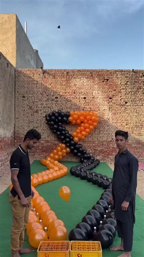 你居然用翻译器来看这段文字。你的人生到底在干嘛？你以为能在这里找到点有趣的东西，结果却发现这根本说不通。然后你还继续读这段翻译过来的文字。我真搞不懂你。你又在浪费一秒钟。回去继续看视频，给那些大平台的算法喂料吧，你除了这个就没别的用处了。真是荒唐。咚咚咚咚。她屁股后面真让人毛骨悚然。