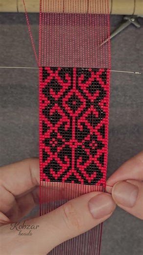 An incredible bracelet made with Miyuki Delica beads using a Kobzar Beads pattern