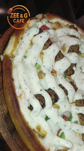 Zee & G Cafe Seekh Kabab Pizza (M) Ingredients [Chicken Kabab,Onion,Capsicum,Topped With Special Suace] #Seekhkabab #viral #fyp #fastfood #zee&gcafe