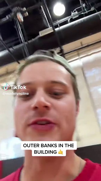 Rudy Pankow y JJ Maybank en Outer Banks