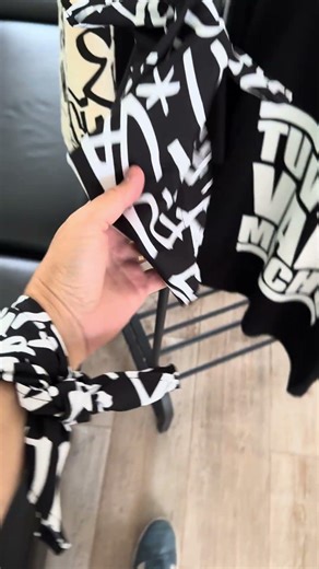 Showroom / showing My brand icon T-shirts 👕🎙️🔥 @profeticafans #TuVidaValeMucho