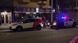 Video: See what happens when SFPD pulls over driverless taxi