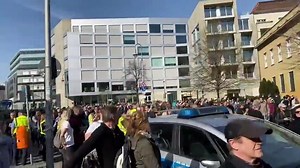 „Wir sind das Volk!“ - Kundgebung: Nicht ohne Uns! Berlin, 11.4.2020 https://www.youtube.com/watch?v=dxC_D_qiQmw #ttipaktionsbündnis | TTIP - Aktionsbündnis - Österreich