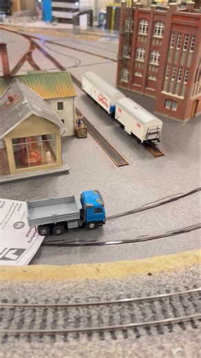 If you havn’t seen it yet. Here the first truck driving on the layout. | The Trainroom / Heggedal Modelljernbane