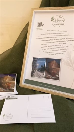 Humis Ferienhaus on Instagram: "Liebe Grüße aus dem Humis Ferienhaus 💌 Unsere Hütte ist ein Ort zum Wohlfühlen und ein guter Startpunkt, um Hohentauern zu entdecken. Wir haben eine kleine Überraschung vorbereitet: einen informativen Aufsteller mit QR-Codes und liebevoll gestaltete Postkarten, die wir kostenlos zur Verfügung stellen. 📍 QR-Code → unsere persönlichen Ausflugstipps rund um Hohentauern 📲 QR-Code → Humis Ferienhaus auf Instagram 💌 Postkarten → für liebe Grüße nach Hause Kleine Det