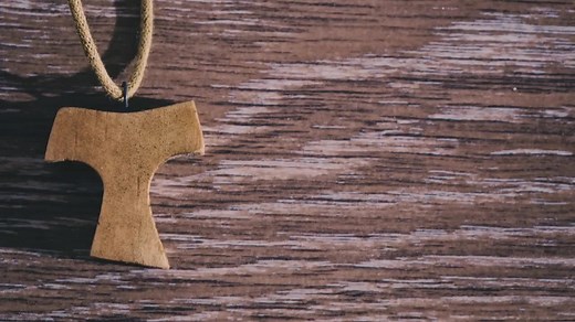 Iconic of the Franciscan tradition, learn more about the ‘tau’ and its special meaning to Christians. Read more: What is the meaning of the Tau cross, so loved by St. Francis? http://bit.ly/AleteiaFB_TauMeaning #Tau #TauCross #Franciscan #Catholic #Spirituality #Catholic #Faith | Aleteia English