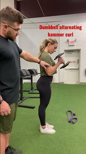 Dumbbell alternating hammer curls
