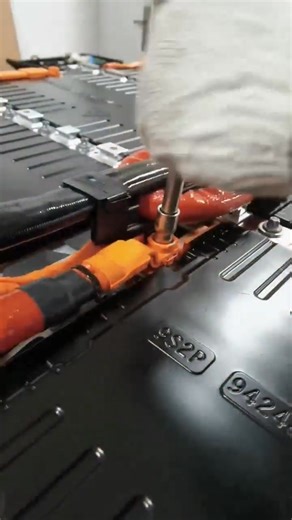 116K views · 1.1K reactions |  BMW iX3 High-Voltage Battery RepairProfessional restoration of battery modules and circuitry for peak performance and safety.⚡️ Common Failure Causes:1.Cell voltage imbalance2.BMS communication errors3.Coolant leakage into battery trays #AutoExperts #autorepair #EVMechanic #bmwrepair #bmwclub | Junguo Qi | Facebook