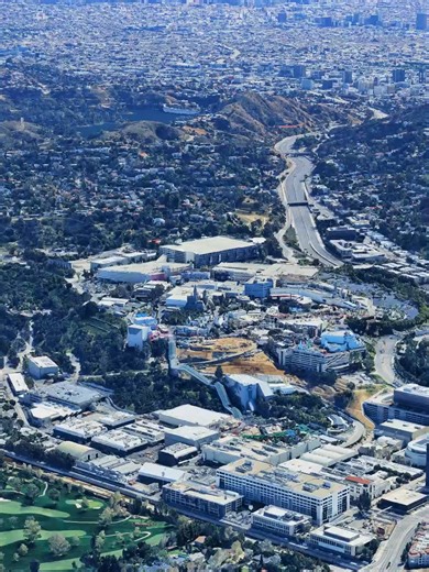 Explore Universal Studios Hollywood: A Behind-the-Scenes Tour