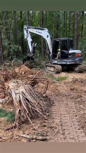 5’ wide rake for Bobcat e85 that was shipped to Virginia last week….customer sent in a few pictures today. ——————————————— Would you like a quote? Don’t see your machine listed on our website? Please provide your machine make and model in the comments, call or text Wesley at 706-726-0319, or visit www.theRakeLife.com #supportamericanmade #usamade #FergusonRootRakes #gardenlife #springcleanup #landscaping #excavation #excavatorattachments #brushremoval #propertycleanup #excavatorlife #RootRake #d