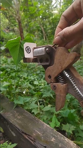 Slingshot with Rims Drawing