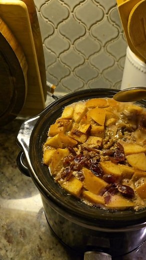 This was quite lovely to wake up to.🥰 #slowcooker #overnightoats #cooking #food #oatmeal #breakfast Overnight Slow Cooker Oatmeal INGREDIENTS 1 cup steel cut oats 3 cups water 1 cup milk if choice 2 small apples 2 small boxes Craisins 1/2 cup walnuts 1 tsp vanilla bean paste 1 cinnamon stick 1 tsp ground cinnamon pinch of salt 4-quart slow cooker Set to low and cook for 6 to 8 hours | Angelica Faz Jung