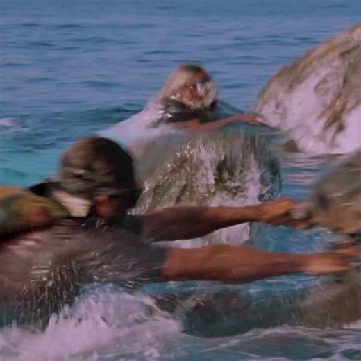 He Almost Got FOOLED by a Dead Human Body 😱 #movie #movieshorts #waterworld