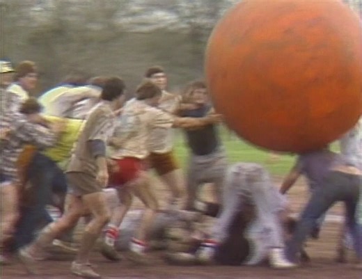 It's 1981 in Austin and @UTAustin students have brought back a tradition so chaotic it was originally banned on campus in the 1920s: Pushball🤘 @fox7austin #HookEm
