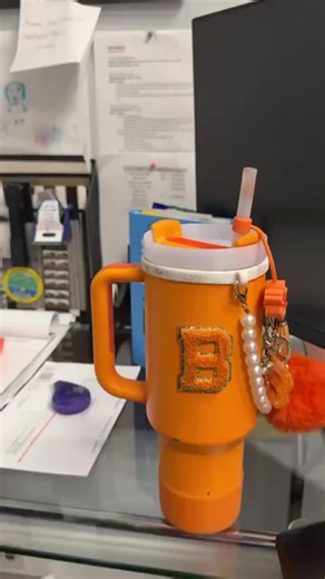 Conflicto en la Oficina de Impuestos: Drama entre Ex y Nuevas Relaciones