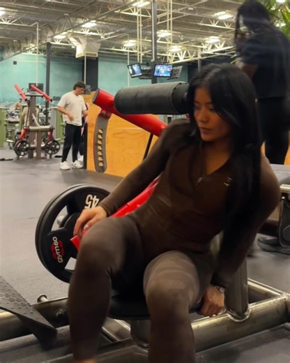 @msdumpling_ on Instagram: "My weekly workout splits: Starting w/ Monday (glute biased leg day) These are some of my personal fav glutes biased workouts (not always the same exercises) Hit 4-5 of these exercises on Monday 1: kas Glute Bridge 2: Step-Ups 3: Bulgarian Split Squats 4: RDLs (more knees bent) 5: Cable Kick Back 6: Single Leg Press I do about 4-5 sets of 12-failures Whole fit from @gymshark code: ANNALY10 @helimixco code: Msdumpling #gym #legday #glutes #gymshark #gymsharkwomen #gymmo